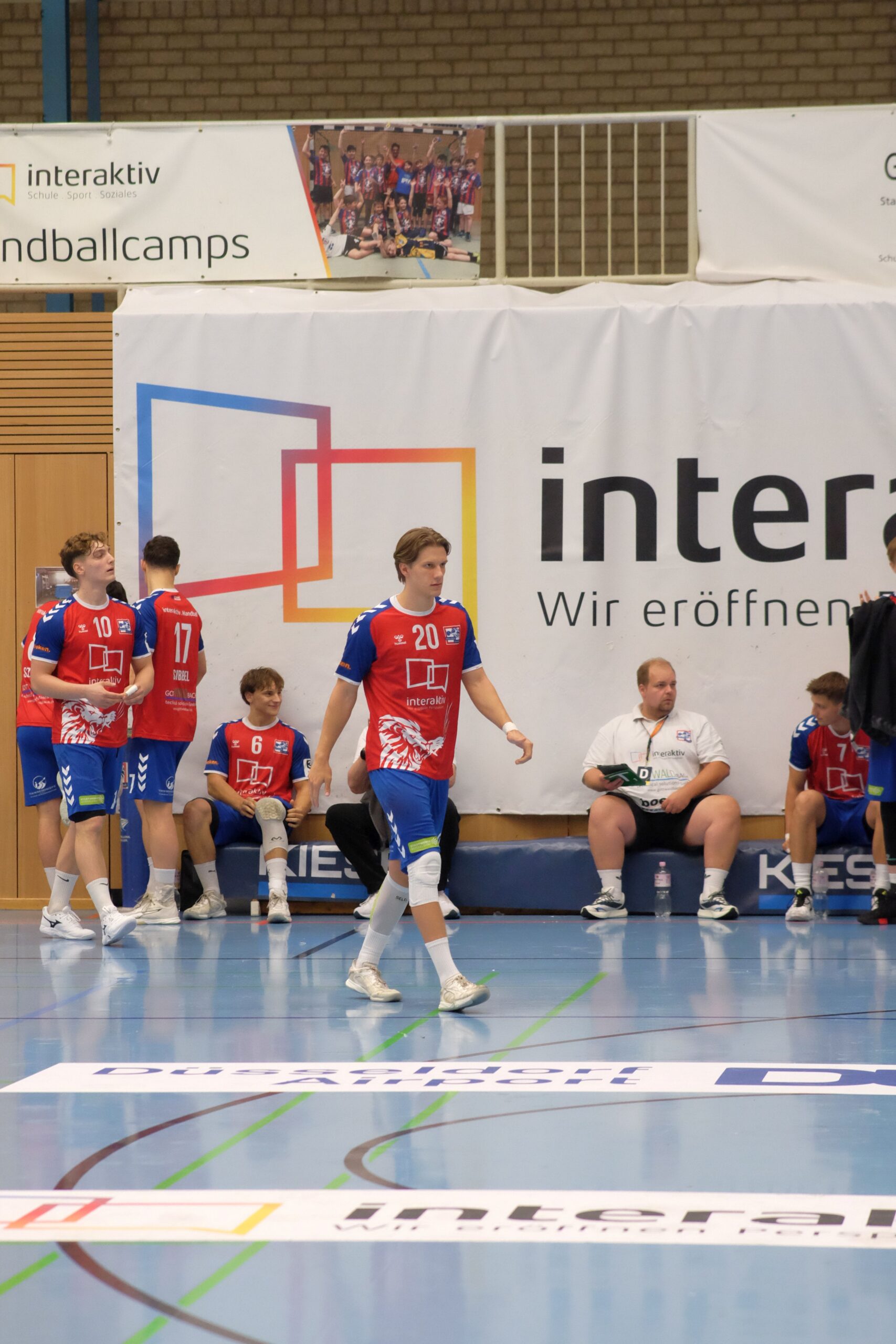 Mehr über den Artikel erfahren Topduell: interaktiv . Handball zu Gast bei der HG Saarlouis